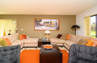 8334 Cypress Ln in Boca Raton, FL - Building Photo - Building Photo