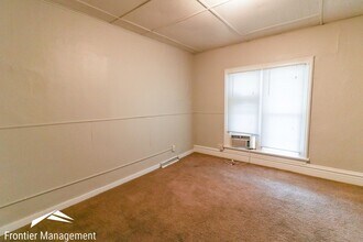 1019 Moro St in Manhattan, KS - Building Photo - Building Photo