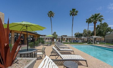 The Flats at Peoria in Peoria, AZ - Foto de edificio - Building Photo