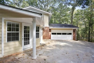 Room in House on Shawnee Trail in Douglasville, GA - Foto de edificio - Building Photo