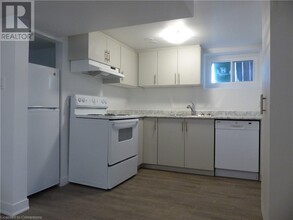 156 Melrose Ave N in Hamilton, ON - Building Photo - Building Photo