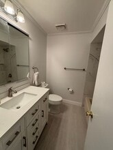 21 Teaberry Dr in Edison, NJ - Foto de edificio - Building Photo