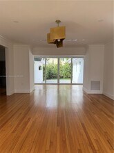 547 Giralda Ave in Coral Gables, FL - Building Photo - Building Photo