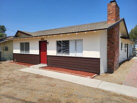 407 W 6th St in San Jacinto, CA - Building Photo