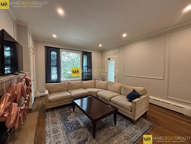 1712 Beacon St, Unit 1 in Brookline, MA - Building Photo - Building Photo