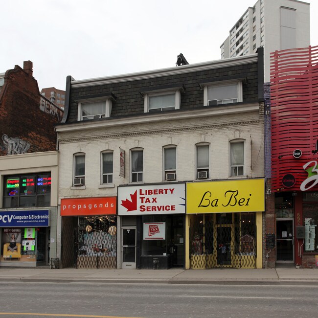 684-690 Yonge St in Toronto, ON - Building Photo - Building Photo