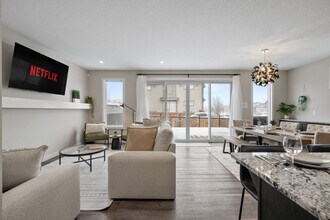 144 Wolf Holw Cres S E in Calgary, AB - Building Photo - Building Photo