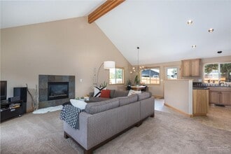 20660 NE Overton Pl in Bend, OR - Foto de edificio - Building Photo