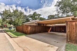 2711 22nd St in Lubbock, TX - Building Photo - Building Photo