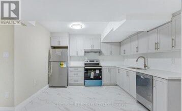 82 Peel St in Barrie, ON - Building Photo - Building Photo