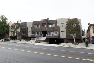 13512 Moorpark St in Sherman Oaks, CA - Foto de edificio - Building Photo