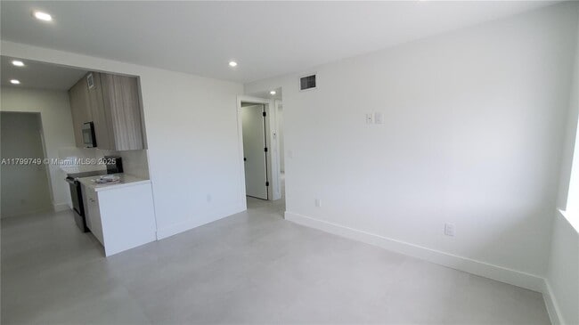 6201 SW 22nd St, Unit 1 in Miami, FL - Building Photo - Building Photo