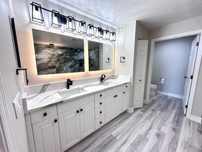 480 Sail Ln, Unit 703 in Merritt Island, FL - Foto de edificio - Building Photo