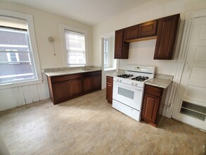 250 Belgrade Ave, Unit 2 in Boston, MA - Building Photo - Building Photo