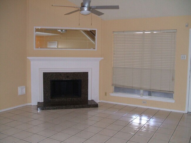 8978 Dawnridge Dr in Houston, TX - Building Photo - Building Photo