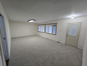 109 Landmeier Rd in Elk Grove Village, IL - Building Photo - Building Photo