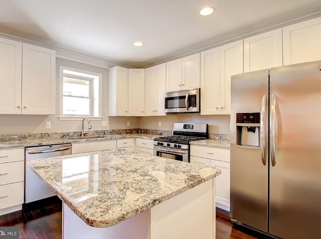 3014 E Baltimore St in Baltimore, MD - Foto de edificio - Building Photo