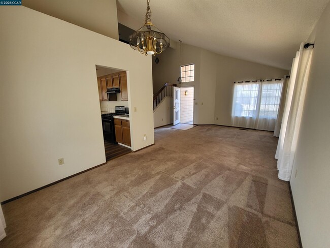 375 Turquoise Dr in Hercules, CA - Building Photo - Building Photo