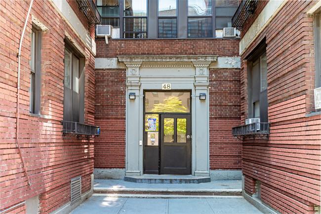578 Academy St in New York, NY - Building Photo - Building Photo