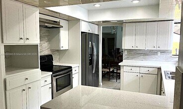 11480 SW 98th St in Miami, FL - Building Photo - Building Photo