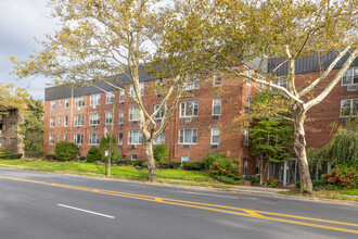 Horizon House in Great Neck, NY - Building Photo - Building Photo