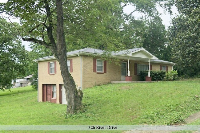 326 River Dr in McMinnville, TN - Building Photo - Building Photo