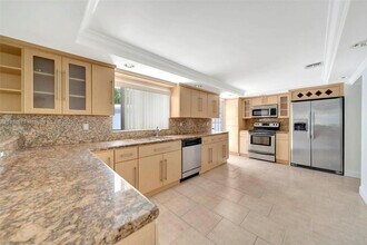 1787 NE 177th St in North Miami Beach, FL - Building Photo - Building Photo