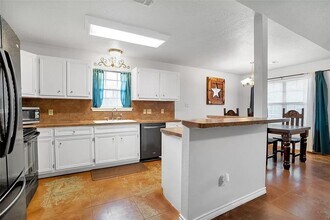 135 E Mosley Ln in Huntsville, TX - Building Photo - Building Photo