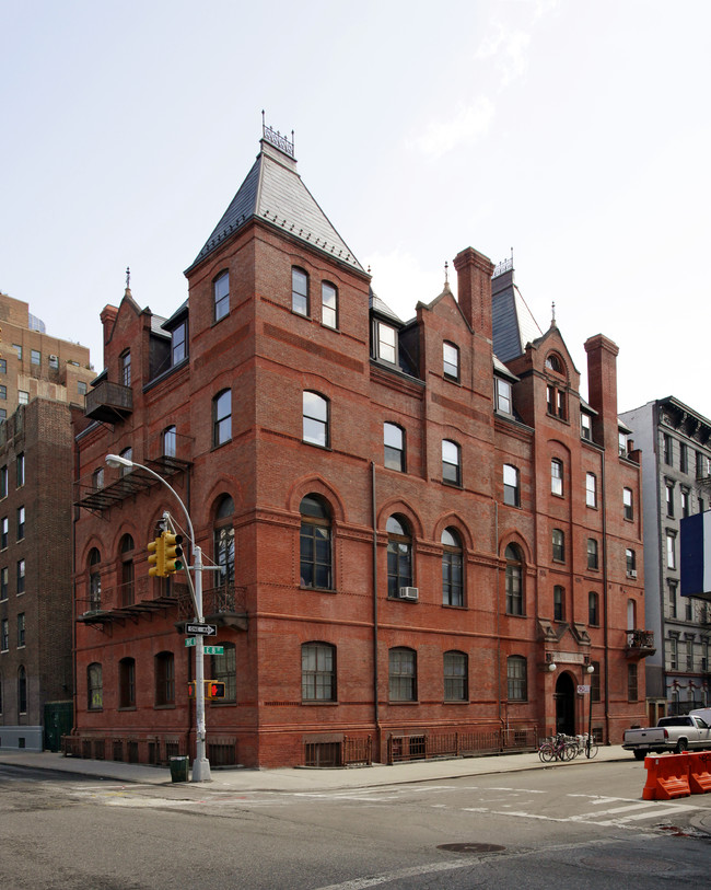 127 Avenue B in New York, NY - Foto de edificio - Building Photo