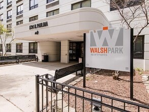 Walsh Park in Chicago, IL - Foto de edificio - Building Photo