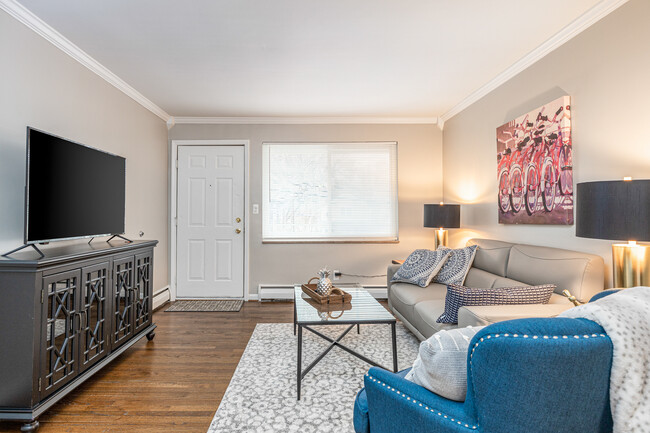 Mildon Apartments in Rochester, MI - Building Photo - Building Photo