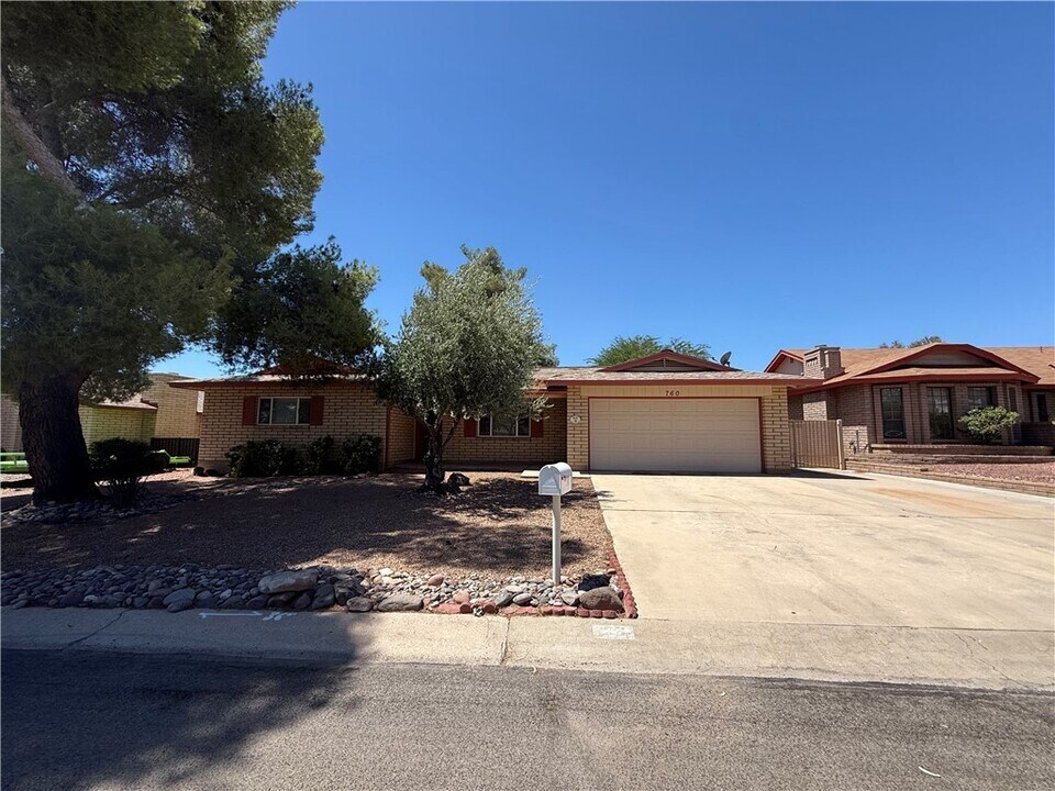 760 Crestwood Dr in Kingman, AZ - Building Photo