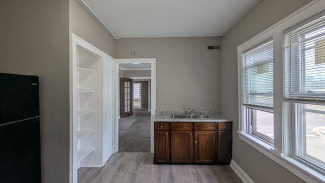 property at 827 W Jefferson St