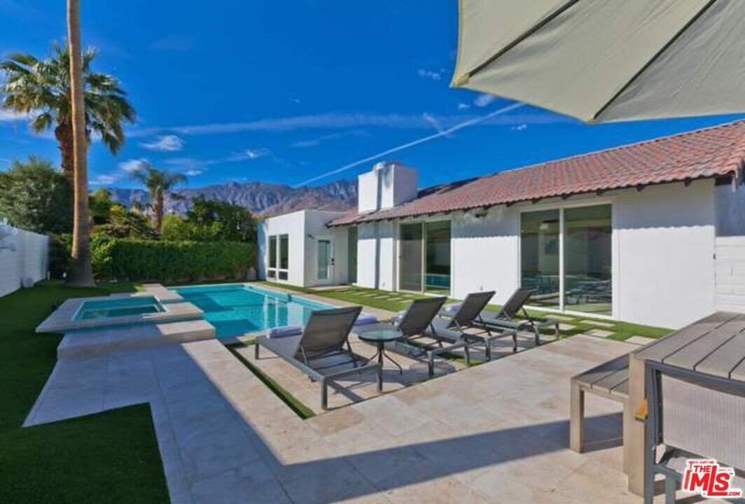 3545 Ridgeview Cir S in Palm Springs, CA - Building Photo