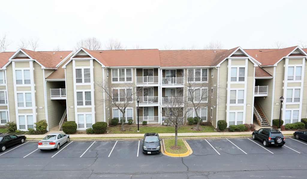 Oaks of Woodlawn Apartments in Alexandria, VA