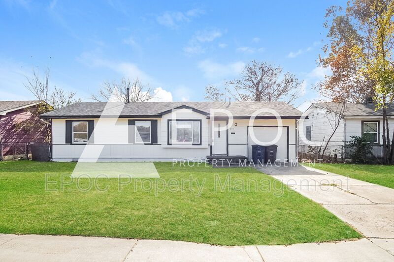316 W 61st Pl N in Tulsa, OK - Building Photo