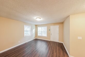 2512 Circle Dr in Hueytown, AL - Building Photo - Building Photo