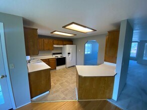 2280 Perri Pl in Medford, OR - Building Photo - Building Photo