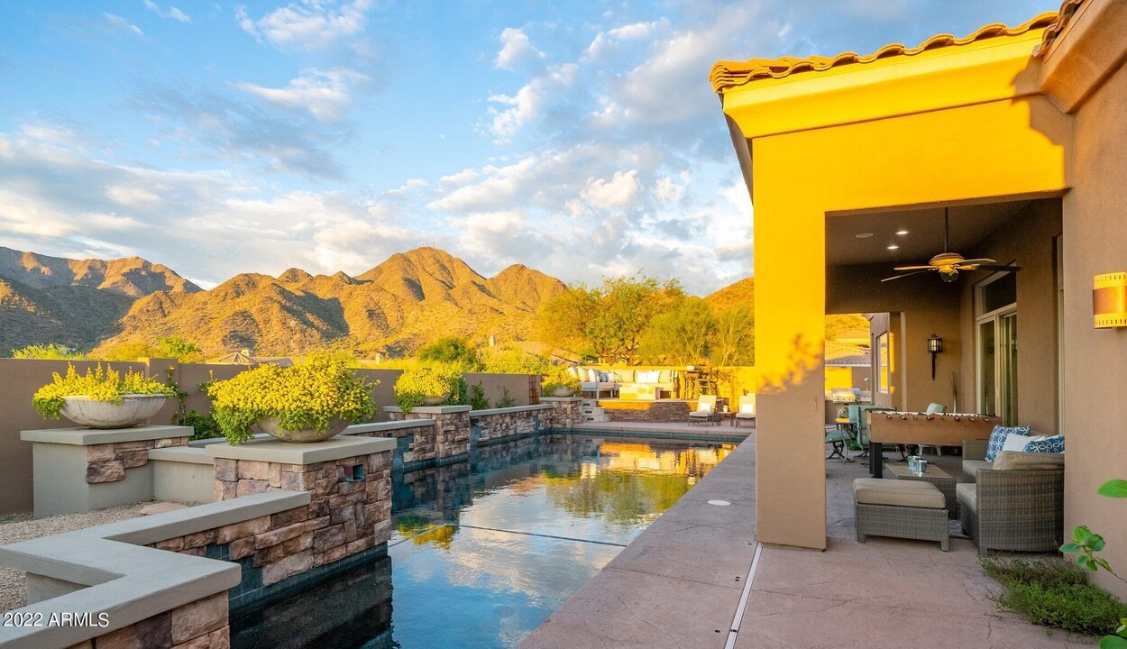 11348 E Greenway Rd in Scottsdale, AZ - Building Photo