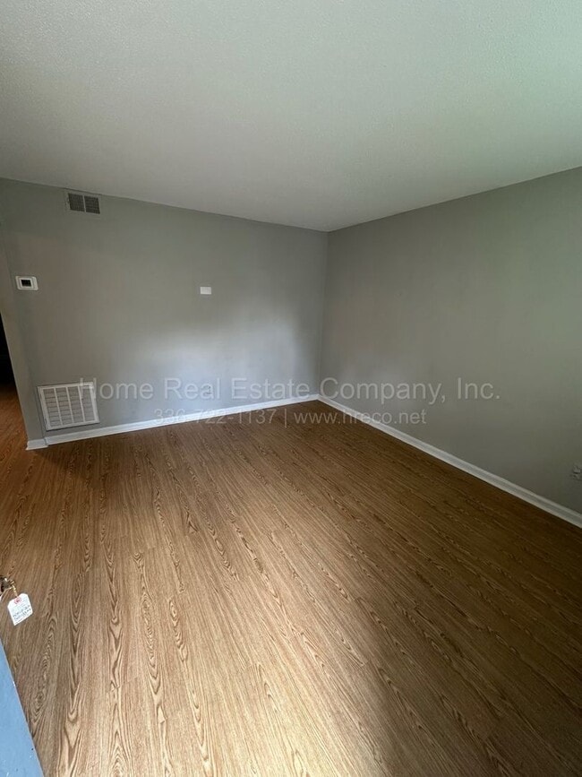 1002 Salisbury St in Kernersville, NC - Building Photo - Building Photo