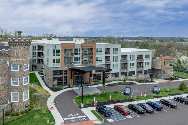 The 501 at Mattison Estates in Ambler, PA - Foto de edificio - Building Photo