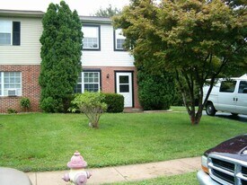 1018 Williamsburg Rd in Lancaster, PA - Building Photo