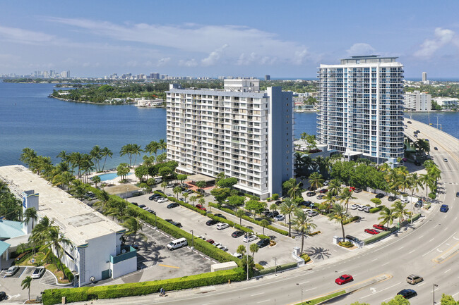 Kennedy House in North Bay Village, FL - Building Photo - Building Photo