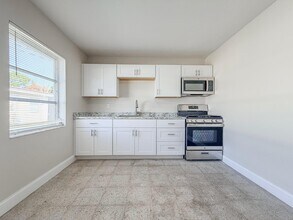 703 N 25th St in Fort Pierce, FL - Building Photo - Building Photo