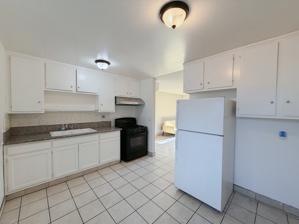 621 Leonard Ave in East Los Angeles, CA - Building Photo