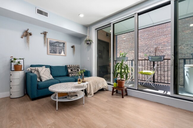 277 Border St, Unit 203 in Boston, MA - Building Photo - Building Photo