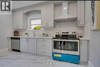 144 Conant St in Oshawa, ON - Building Photo - Building Photo