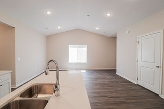 2336 E Cheyenne Ct in Kechi, KS - Building Photo - Building Photo