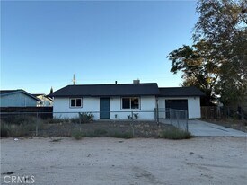 16245 Pine St in Hesperia, CA - Building Photo