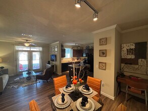 1811 Medical Pkwy in San Marcos, TX - Foto de edificio - Building Photo